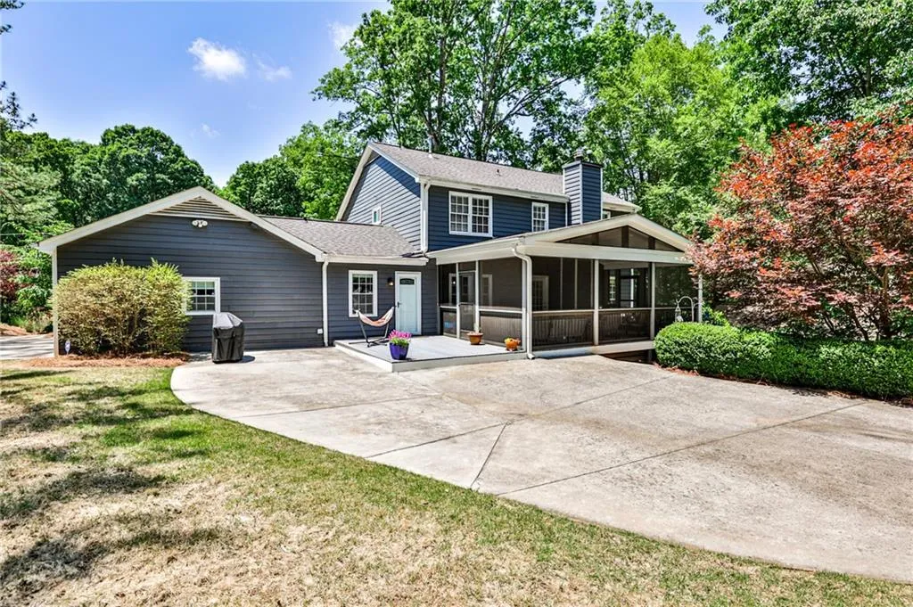 7225 Hunters Branch Drive, Atlanta, Georgia 30328, 4 Bedrooms Bedrooms, ,2 BathroomsBathrooms,Residential,Sold,7225 Hunters Branch Drive,7207308