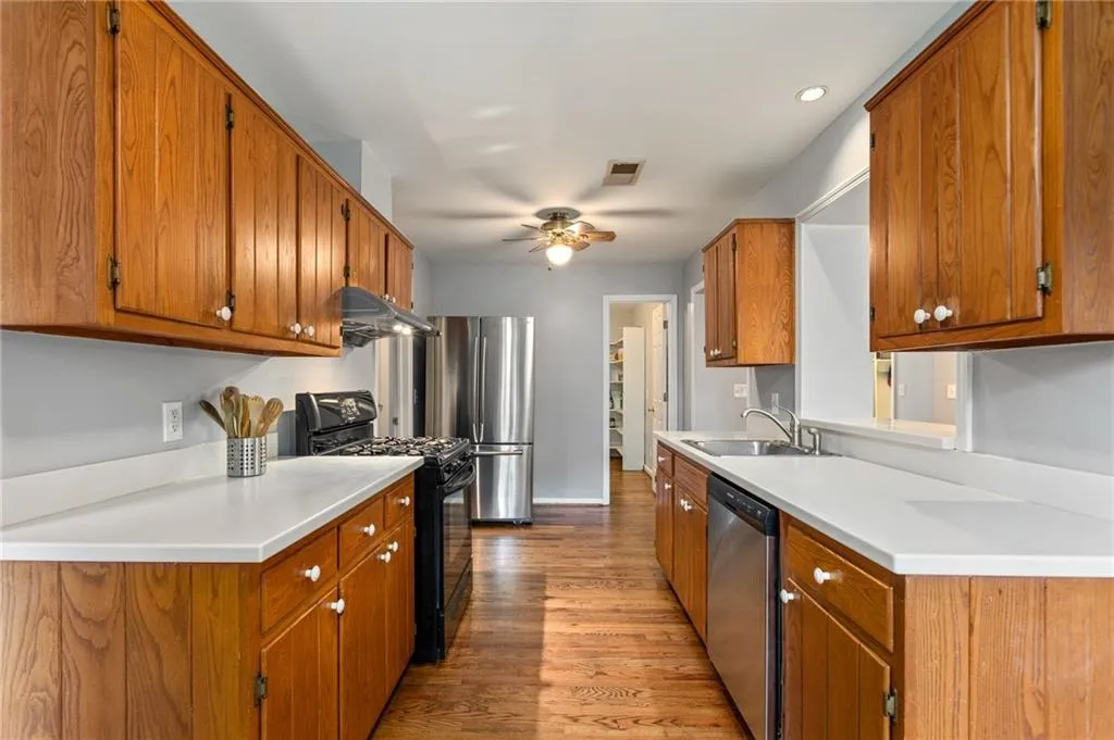 6422 Vernon Woods Drive, Atlanta, Georgia 30328, 3 Bedrooms Bedrooms, ,3 BathroomsBathrooms,Residential,Sold,6422 Vernon Woods Drive,6662550