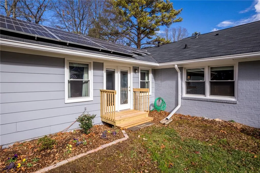 6422 Vernon Woods Drive, Atlanta, Georgia 30328, 3 Bedrooms Bedrooms, ,3 BathroomsBathrooms,Residential,Sold,6422 Vernon Woods Drive,6662550