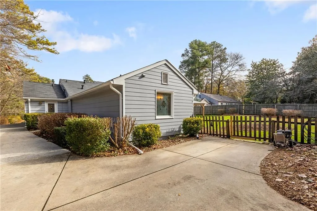 6422 Vernon Woods Drive, Atlanta, Georgia 30328, 3 Bedrooms Bedrooms, ,3 BathroomsBathrooms,Residential,Sold,6422 Vernon Woods Drive,6662550
