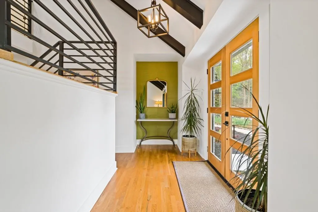 Instant Wow Factor As Soon As You Enter The Door!