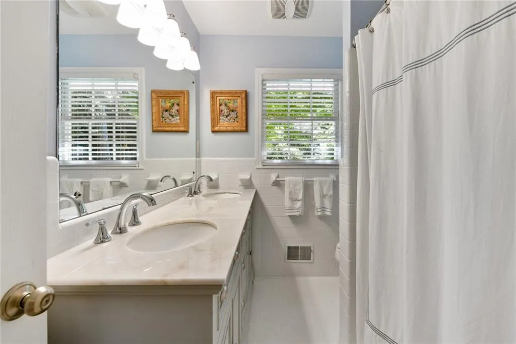 5810 Hilderbrand Drive, Sandy Springs, Georgia 30328, 3 Bedrooms Bedrooms, ,3 BathroomsBathrooms,Residential,Sold,5810 Hilderbrand Drive,6959909