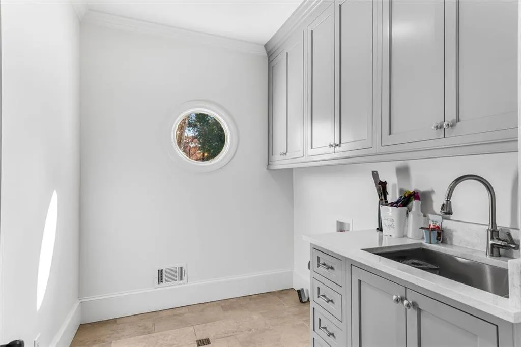 5250 Woodridge Forest Trail, Sandy Springs, Georgia 30327, 6 Bedrooms Bedrooms, ,6 BathroomsBathrooms,Residential,Sold,5250 Woodridge Forest Trail,7199991