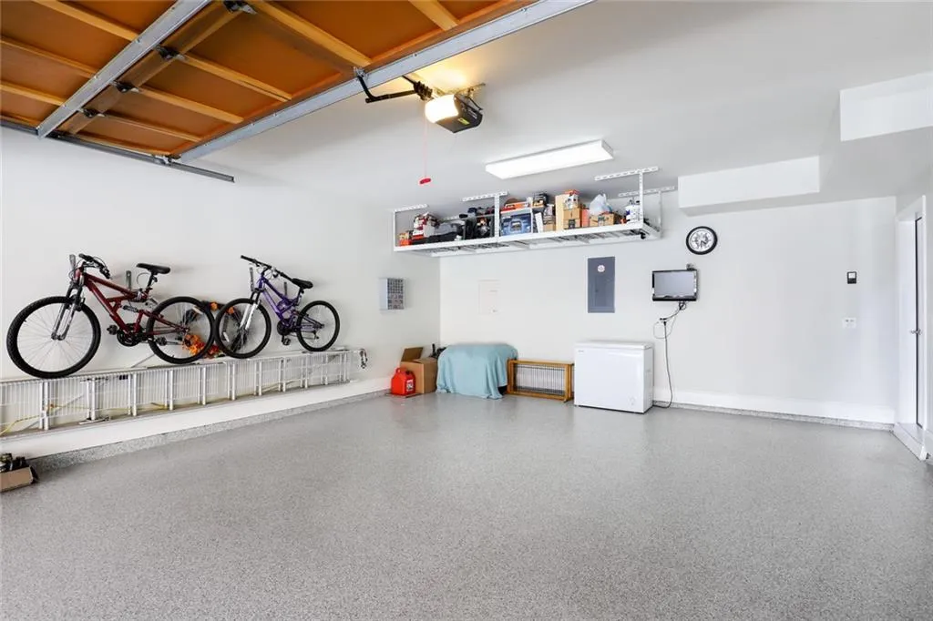 1085 Charles Towne Square, Sandy Springs, Georgia 30328, 4 Bedrooms Bedrooms, ,3 BathroomsBathrooms,Residential,Sold,1085 Charles Towne Square,6875673