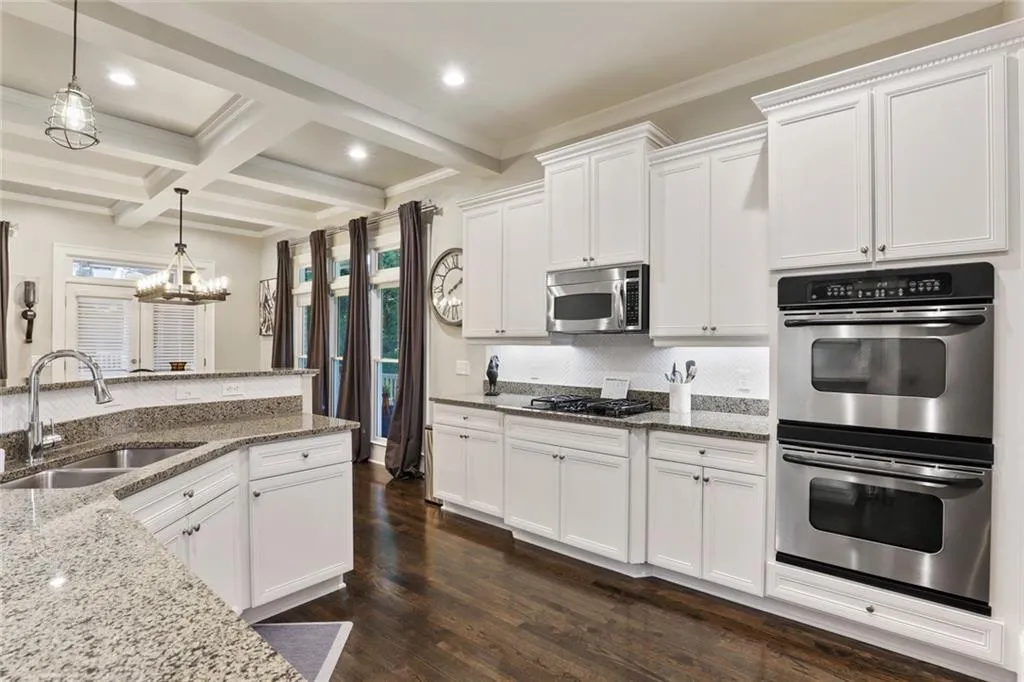 1085 Charles Towne Square, Sandy Springs, Georgia 30328, 4 Bedrooms Bedrooms, ,3 BathroomsBathrooms,Residential,Sold,1085 Charles Towne Square,6875673