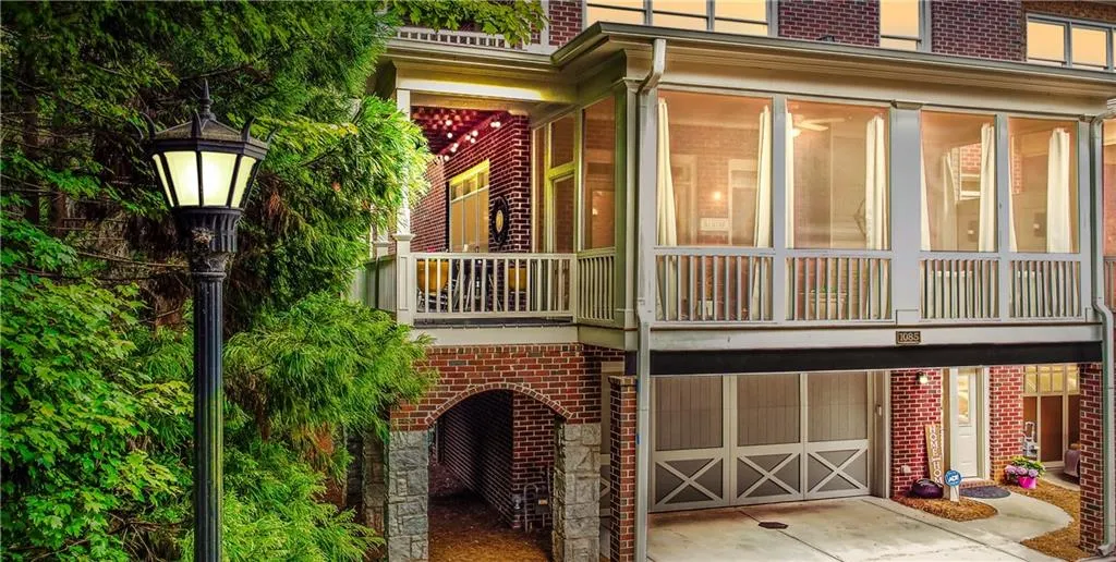 1085 Charles Towne Square, Sandy Springs, Georgia 30328, 4 Bedrooms Bedrooms, ,3 BathroomsBathrooms,Residential,Sold,1085 Charles Towne Square,6875673