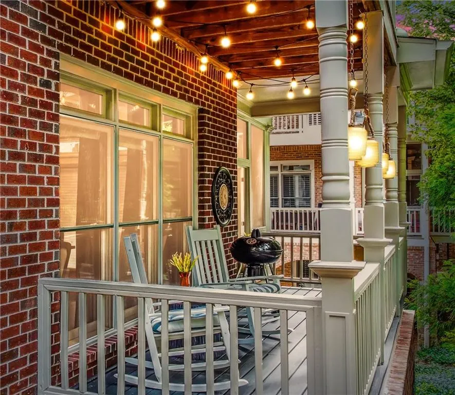 1085 Charles Towne Square, Sandy Springs, Georgia 30328, 4 Bedrooms Bedrooms, ,3 BathroomsBathrooms,Residential,Sold,1085 Charles Towne Square,6875673