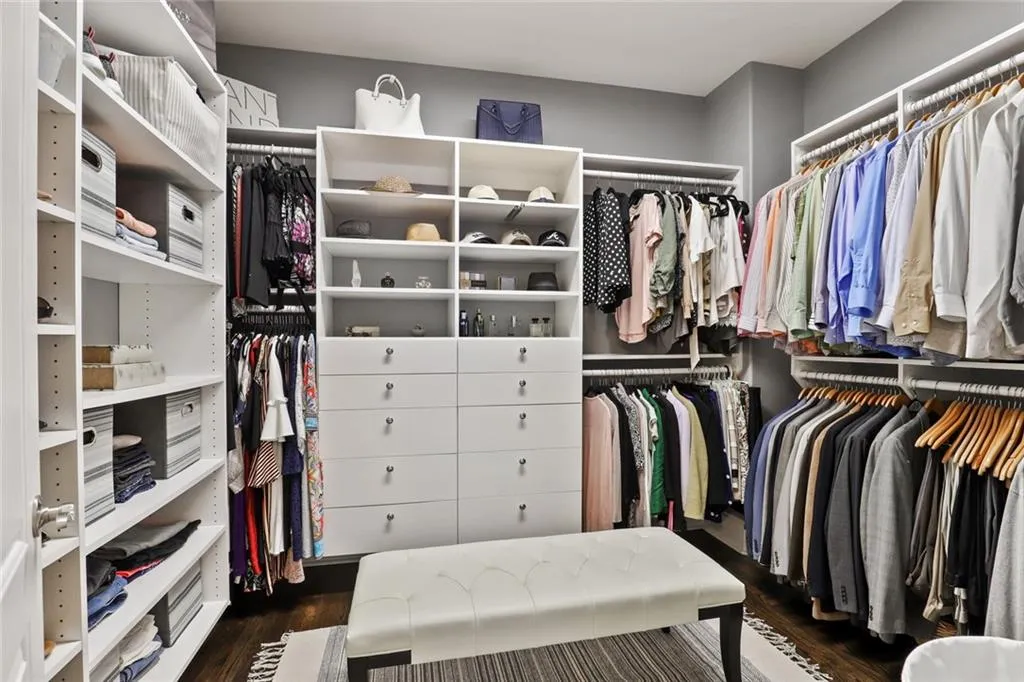 1085 Charles Towne Square, Sandy Springs, Georgia 30328, 4 Bedrooms Bedrooms, ,3 BathroomsBathrooms,Residential,Sold,1085 Charles Towne Square,6875673