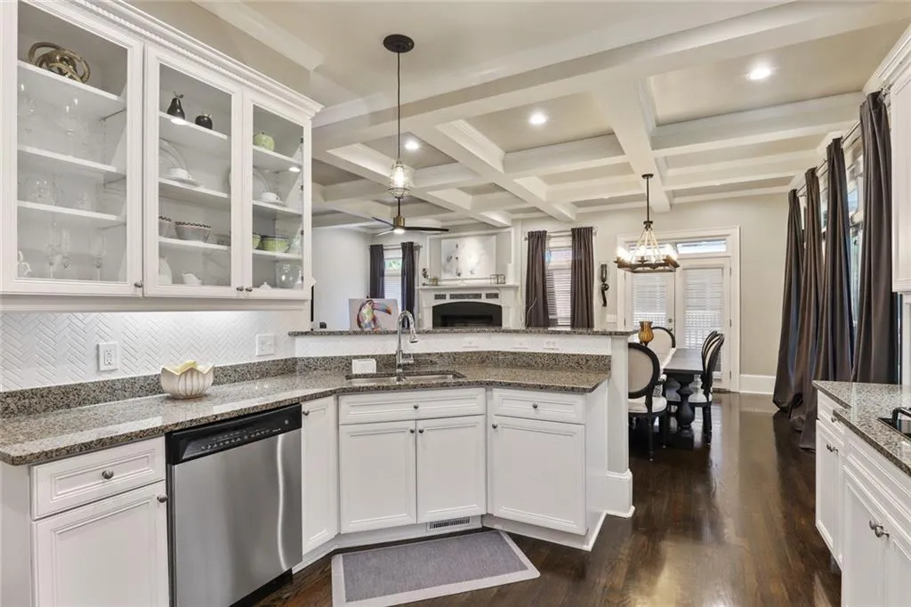 1085 Charles Towne Square, Sandy Springs, Georgia 30328, 4 Bedrooms Bedrooms, ,3 BathroomsBathrooms,Residential,Sold,1085 Charles Towne Square,6875673