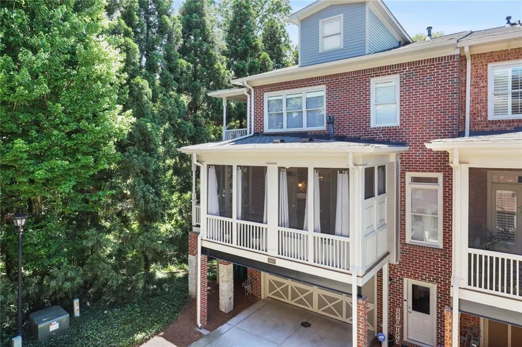 1085 Charles Towne Square, Sandy Springs, Georgia 30328, 4 Bedrooms Bedrooms, ,3 BathroomsBathrooms,Residential,Sold,1085 Charles Towne Square,6875673