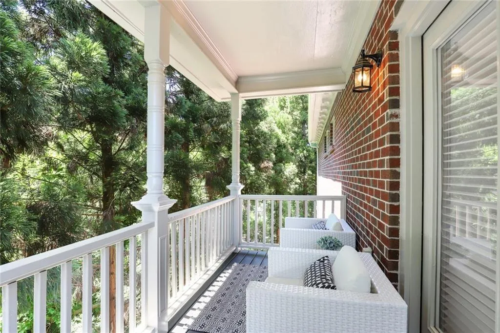 1085 Charles Towne Square, Sandy Springs, Georgia 30328, 4 Bedrooms Bedrooms, ,3 BathroomsBathrooms,Residential,Sold,1085 Charles Towne Square,6875673