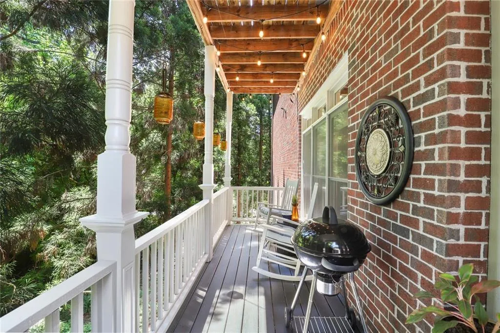 1085 Charles Towne Square, Sandy Springs, Georgia 30328, 4 Bedrooms Bedrooms, ,3 BathroomsBathrooms,Residential,Sold,1085 Charles Towne Square,6875673