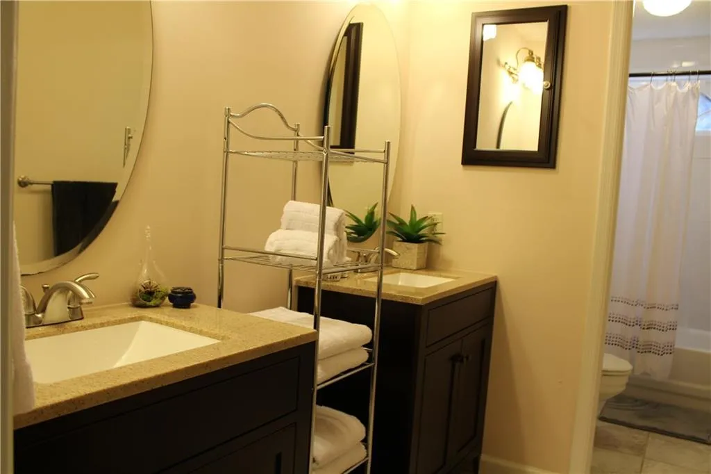 101 Garden Court Unit 101, Atlanta, Georgia 30328, 3 Bedrooms Bedrooms, ,2 BathroomsBathrooms,Residential,Sold,101 Garden Court Unit 101,5604876