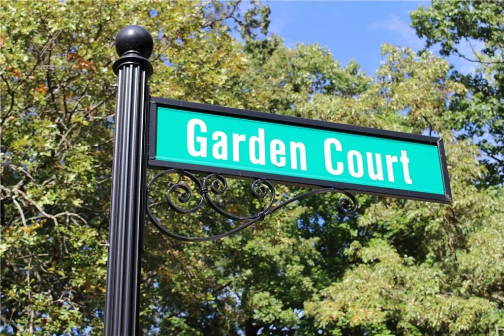 101 Garden Court Unit 101, Atlanta, Georgia 30328, 3 Bedrooms Bedrooms, ,2 BathroomsBathrooms,Residential,Sold,101 Garden Court Unit 101,5604876