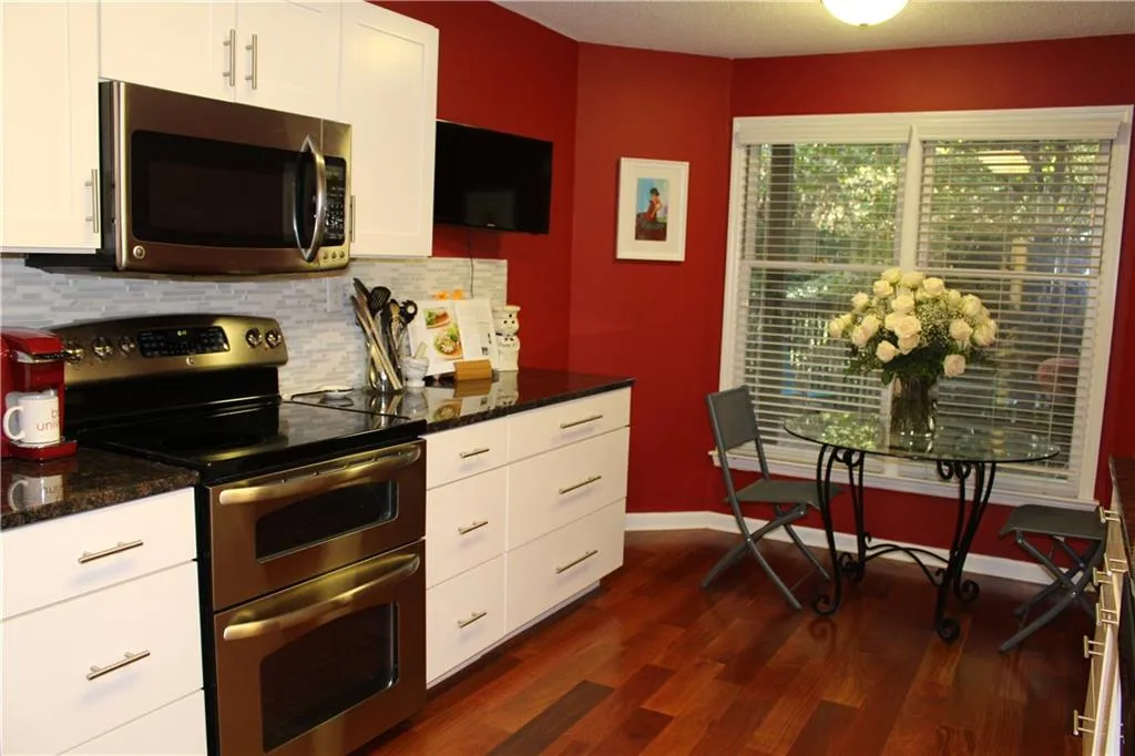 101 Garden Court Unit 101, Atlanta, Georgia 30328, 3 Bedrooms Bedrooms, ,2 BathroomsBathrooms,Residential,Sold,101 Garden Court Unit 101,5604876