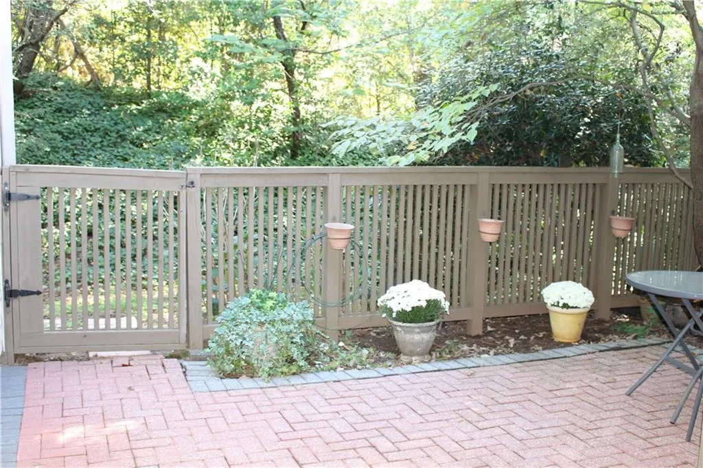 101 Garden Court Unit 101, Atlanta, Georgia 30328, 3 Bedrooms Bedrooms, ,2 BathroomsBathrooms,Residential,Sold,101 Garden Court Unit 101,5604876