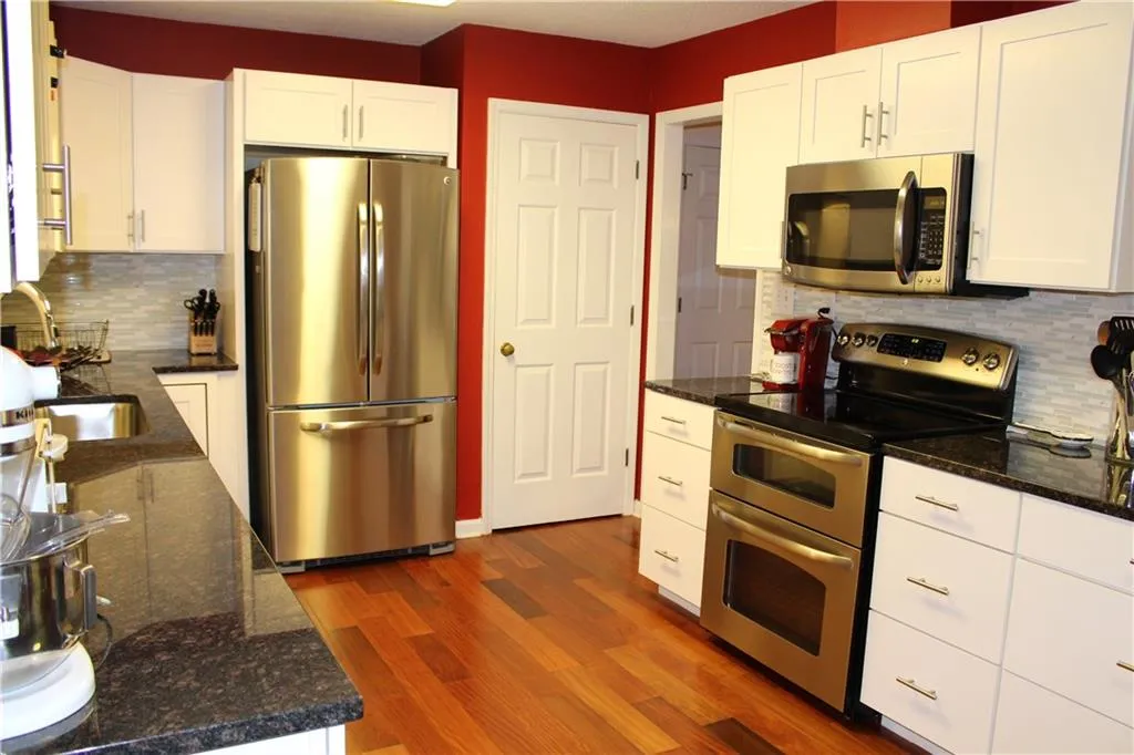 101 Garden Court Unit 101, Atlanta, Georgia 30328, 3 Bedrooms Bedrooms, ,2 BathroomsBathrooms,Residential,Sold,101 Garden Court Unit 101,5604876