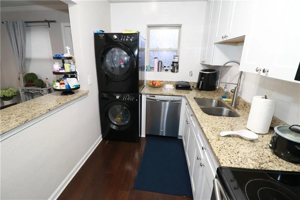 145 N River Drive Unit G, Sandy Springs, Georgia 30350, 2 Bedrooms Bedrooms, ,2 BathroomsBathrooms,Residential,Sold,145 N River Drive Unit G,6815456