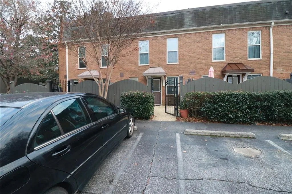 145 N River Drive Unit G, Sandy Springs, Georgia 30350, 2 Bedrooms Bedrooms, ,2 BathroomsBathrooms,Residential,Sold,145 N River Drive Unit G,6815456