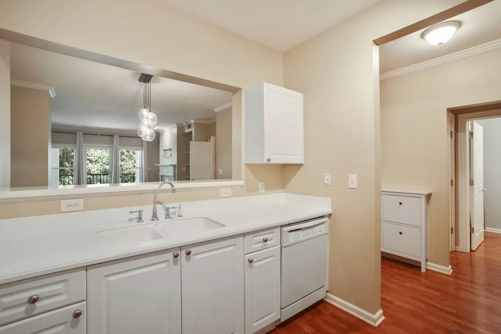 3275 Lenox Road Ne Unit 206, Atlanta, Georgia 30324, 1 Bedroom Bedrooms, ,1 BathroomBathrooms,Residential,Sold,3275 Lenox Road Ne Unit 206,6063496