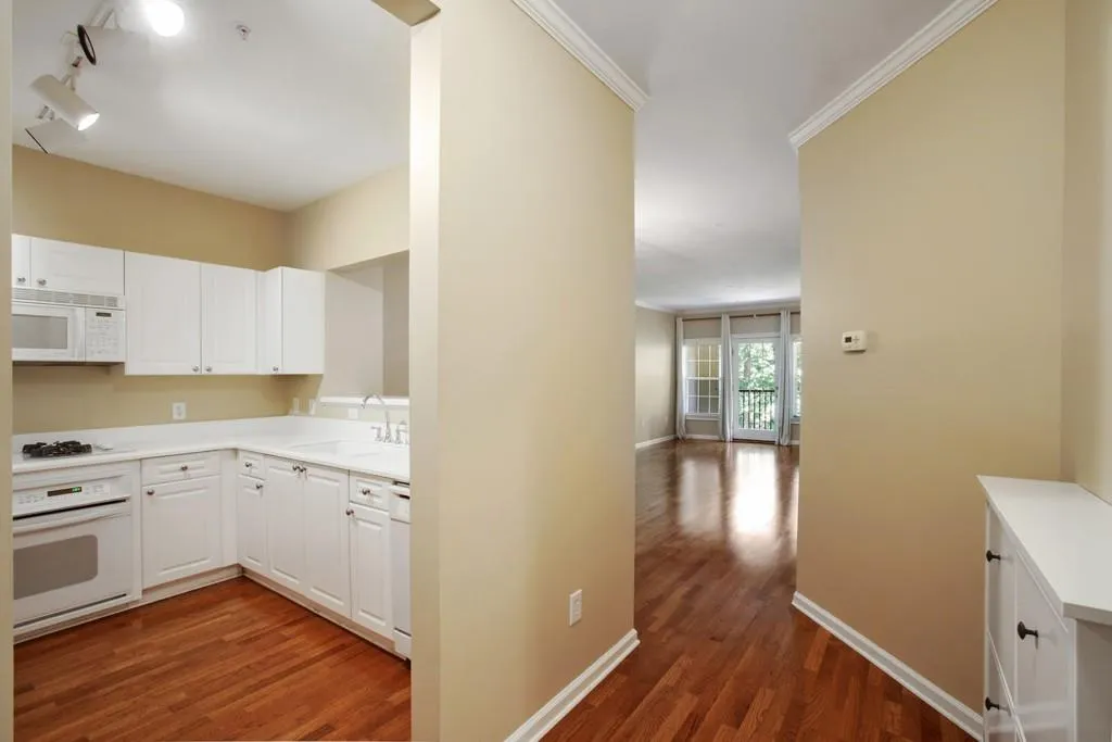 3275 Lenox Road Ne Unit 206, Atlanta, Georgia 30324, 1 Bedroom Bedrooms, ,1 BathroomBathrooms,Residential,Sold,3275 Lenox Road Ne Unit 206,6063496