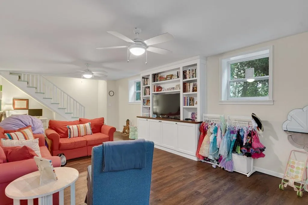 6691 Castleton Drive, Atlanta, Georgia 30328, 3 Bedrooms Bedrooms, ,2 BathroomsBathrooms,Residential,Sold,6691 Castleton Drive,6817610