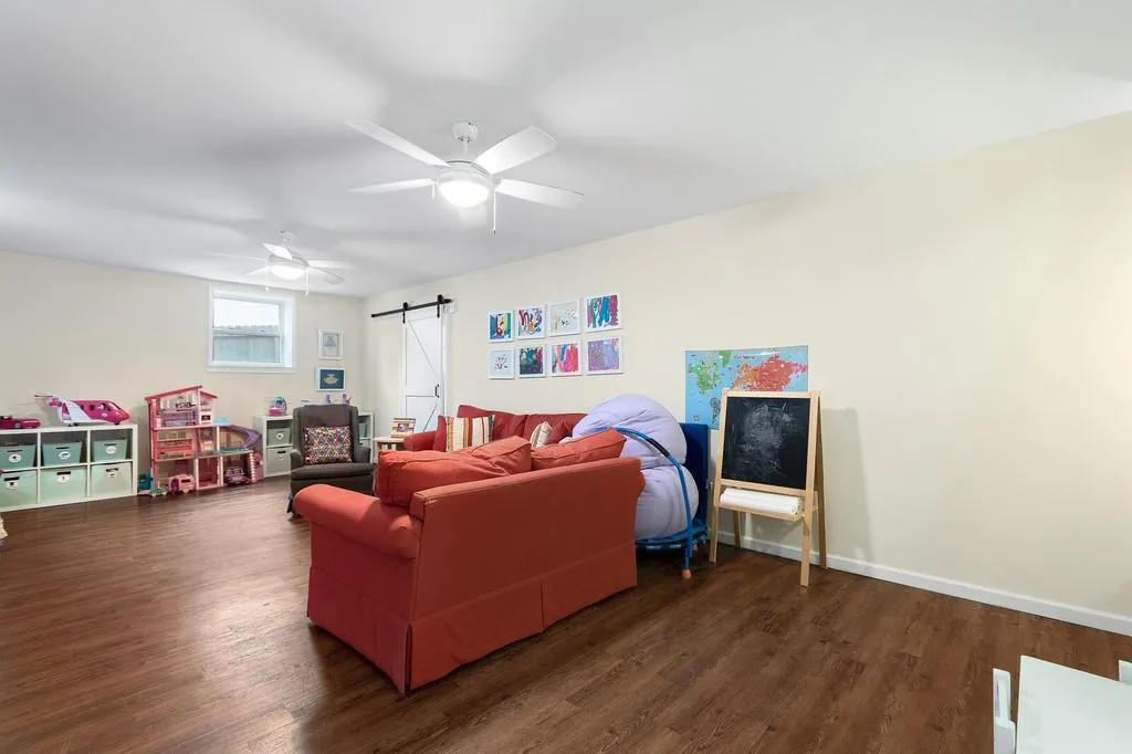 6691 Castleton Drive, Atlanta, Georgia 30328, 3 Bedrooms Bedrooms, ,2 BathroomsBathrooms,Residential,Sold,6691 Castleton Drive,6817610
