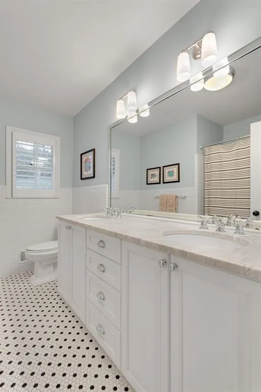 6691 Castleton Drive, Atlanta, Georgia 30328, 3 Bedrooms Bedrooms, ,2 BathroomsBathrooms,Residential,Sold,6691 Castleton Drive,6817610