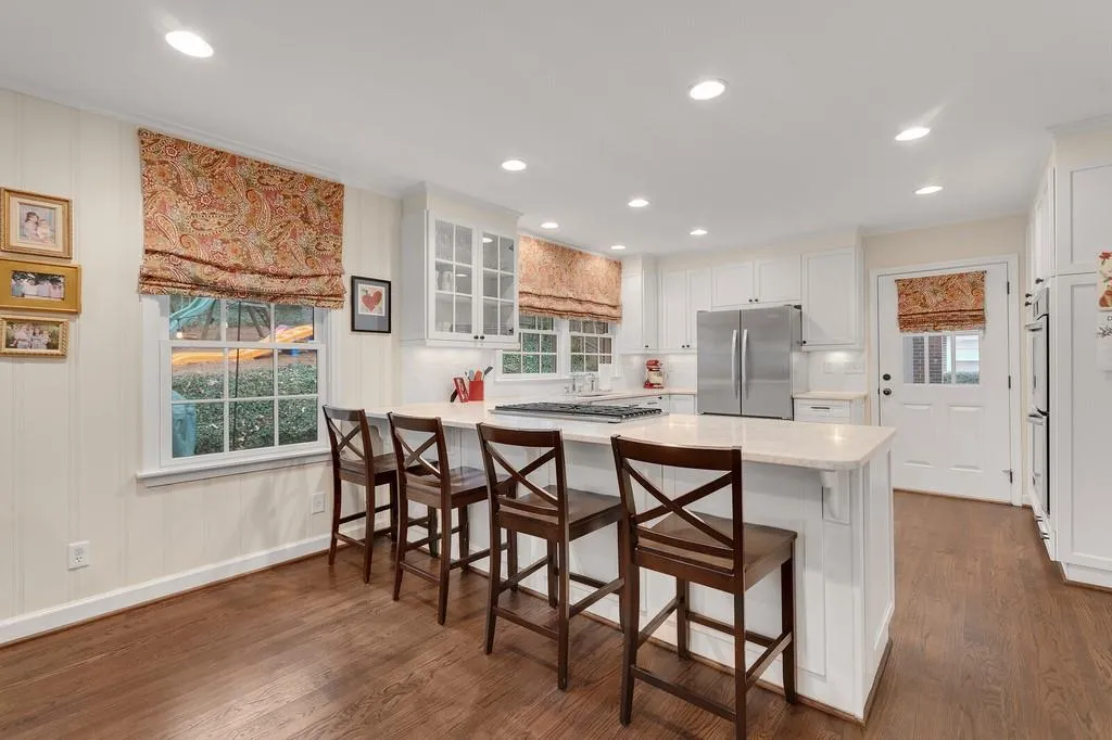 6691 Castleton Drive, Atlanta, Georgia 30328, 3 Bedrooms Bedrooms, ,2 BathroomsBathrooms,Residential,Sold,6691 Castleton Drive,6817610