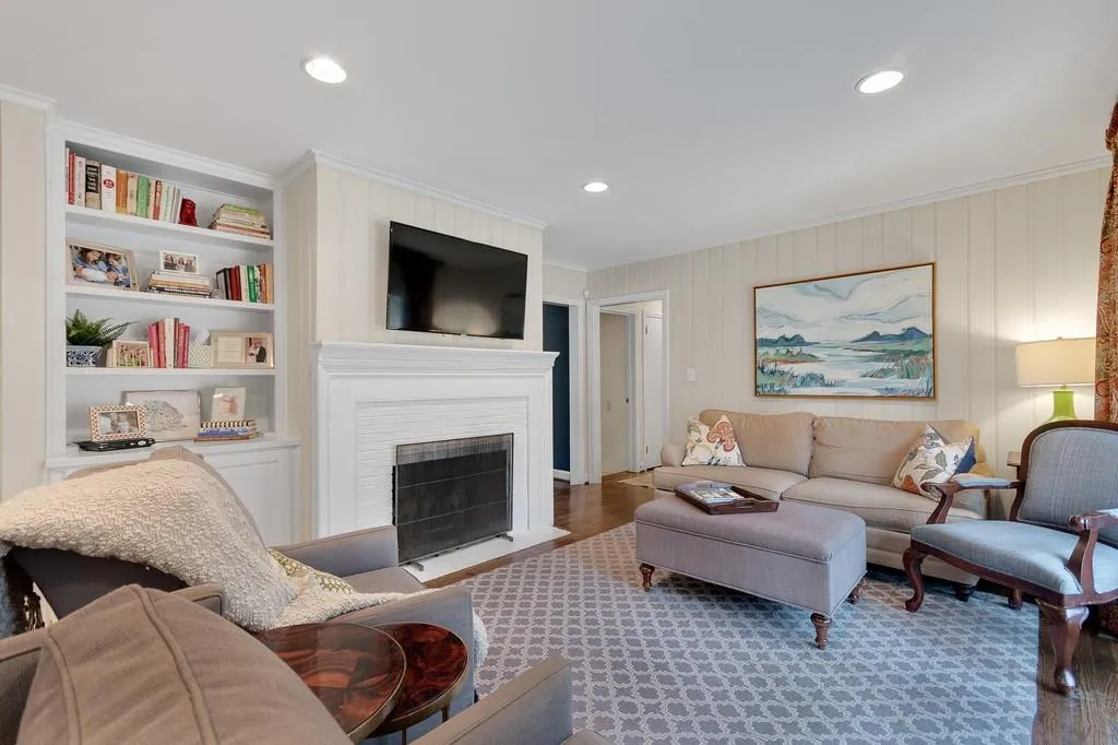 6691 Castleton Drive, Atlanta, Georgia 30328, 3 Bedrooms Bedrooms, ,2 BathroomsBathrooms,Residential,Sold,6691 Castleton Drive,6817610