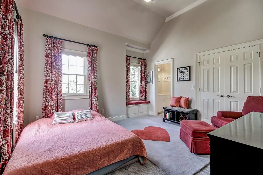 67 W Belle Isle Road, Sandy Springs, Georgia 30342, 4 Bedrooms Bedrooms, ,4 BathroomsBathrooms,Residential,Sold,67 W Belle Isle Road,5684765