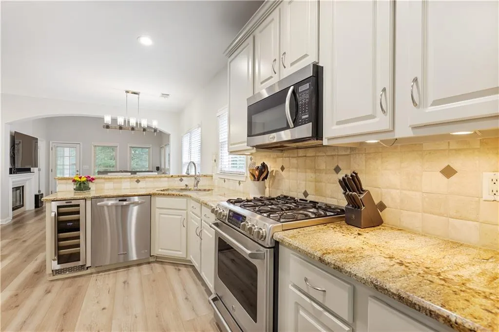 975 Lancaster Walk, Atlanta, Georgia 30328, 4 Bedrooms Bedrooms, ,2 BathroomsBathrooms,Residential,Sold,975 Lancaster Walk,7429330