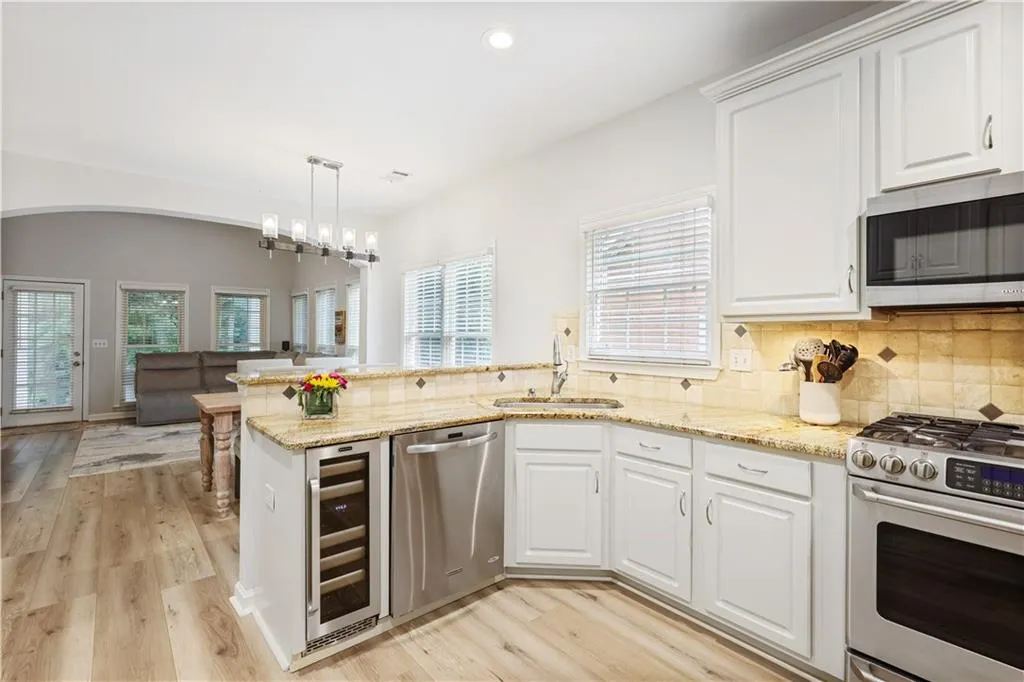 975 Lancaster Walk, Atlanta, Georgia 30328, 4 Bedrooms Bedrooms, ,2 BathroomsBathrooms,Residential,Sold,975 Lancaster Walk,7429330