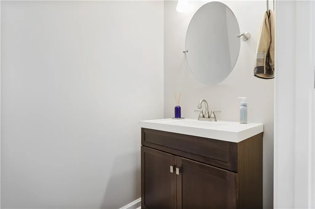 975 Lancaster Walk, Atlanta, Georgia 30328, 4 Bedrooms Bedrooms, ,2 BathroomsBathrooms,Residential,Sold,975 Lancaster Walk,7429330