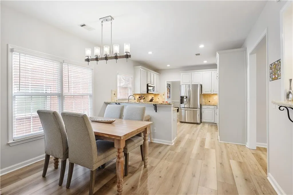 975 Lancaster Walk, Atlanta, Georgia 30328, 4 Bedrooms Bedrooms, ,2 BathroomsBathrooms,Residential,Sold,975 Lancaster Walk,7429330