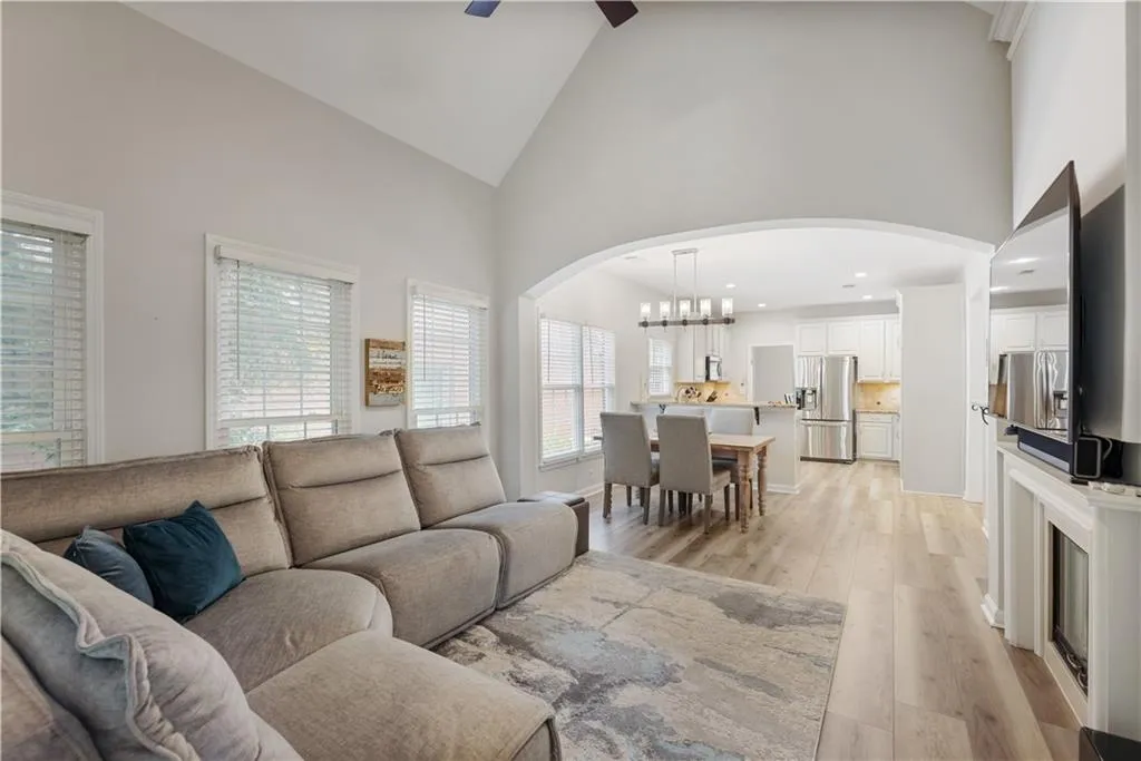 975 Lancaster Walk, Atlanta, Georgia 30328, 4 Bedrooms Bedrooms, ,2 BathroomsBathrooms,Residential,Sold,975 Lancaster Walk,7429330