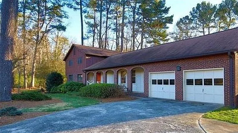 770 Crest Valley Drive, Sandy Springs, Georgia 30327, 5 Bedrooms Bedrooms, ,3 BathroomsBathrooms,Residential,Sold,770 Crest Valley Drive,6618983