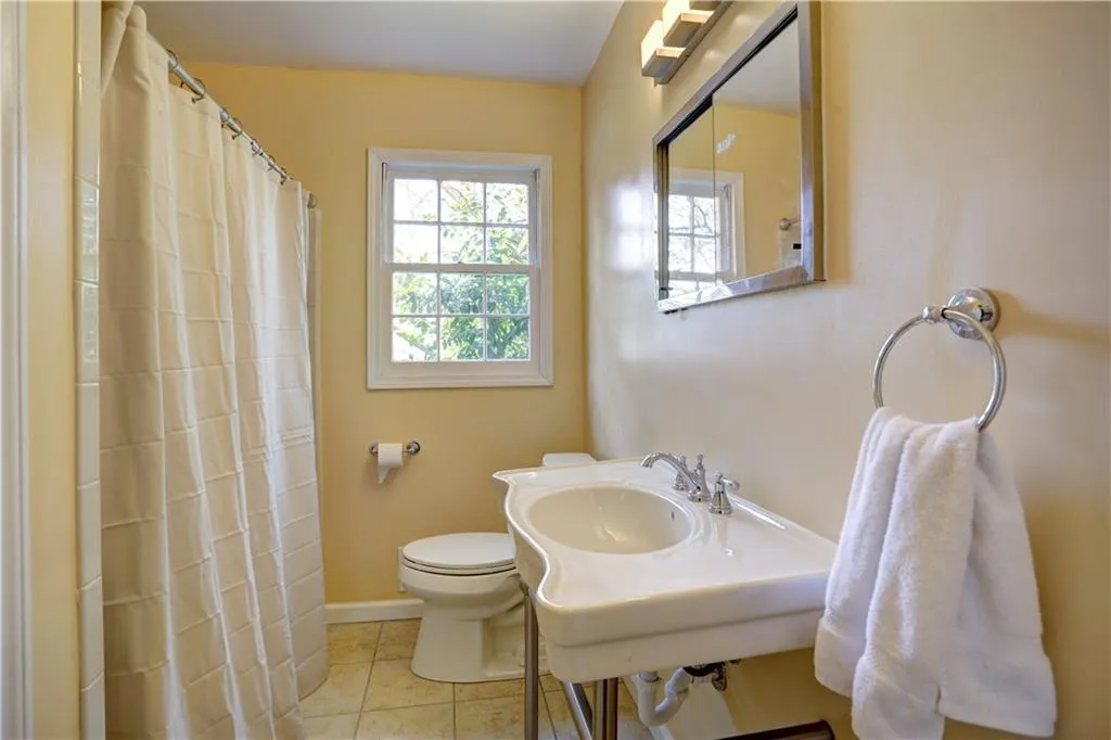 530 Dogwood Valley Drive, Sandy Springs, Georgia 30342, 5 Bedrooms Bedrooms, ,4 BathroomsBathrooms,Residential,Sold,530 Dogwood Valley Drive,6684325