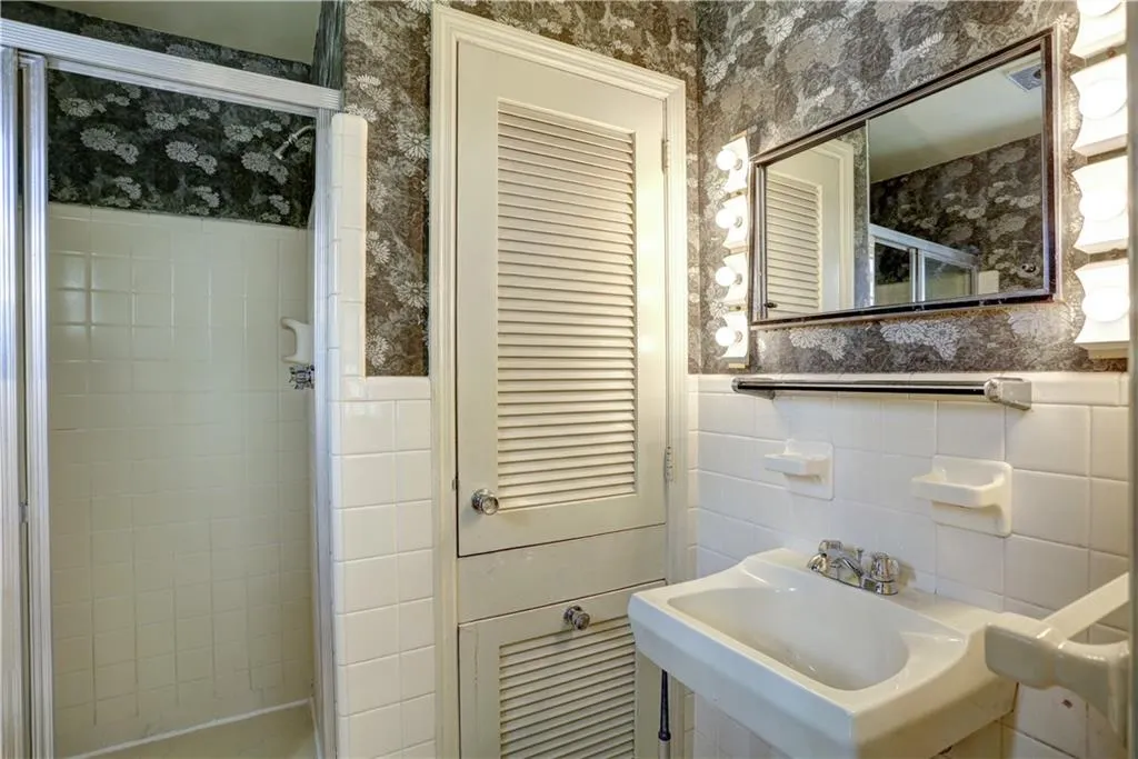 530 Dogwood Valley Drive, Sandy Springs, Georgia 30342, 5 Bedrooms Bedrooms, ,4 BathroomsBathrooms,Residential,Sold,530 Dogwood Valley Drive,6684325