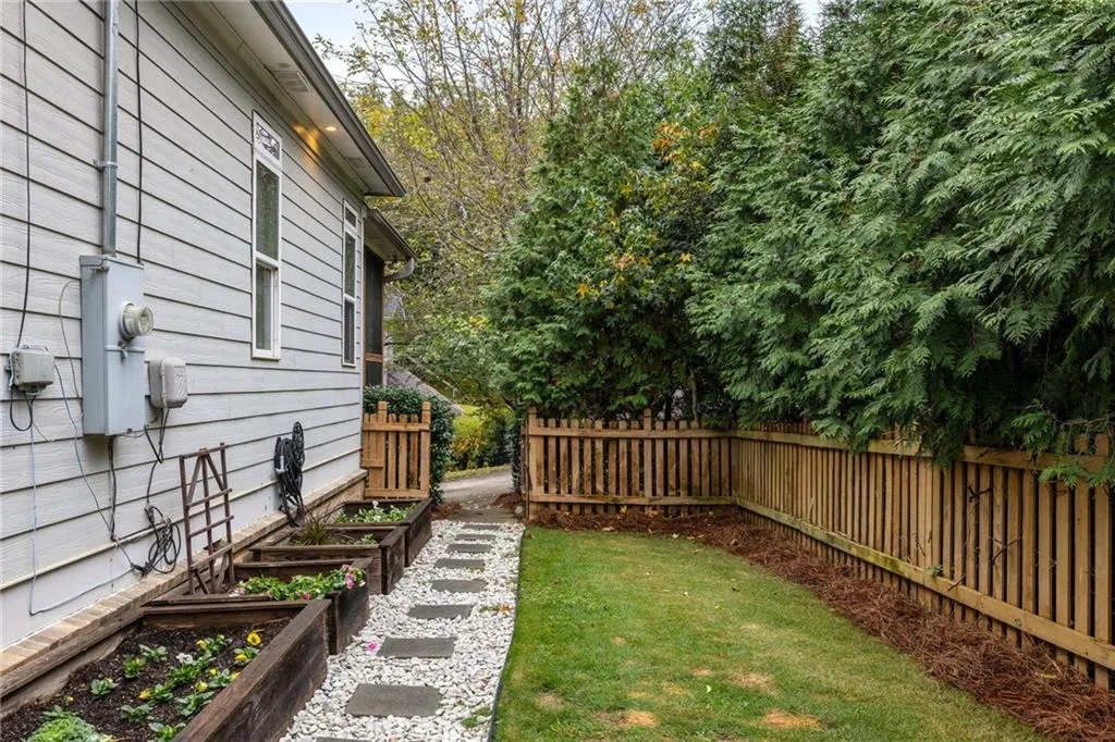 1721 Marietta Road Nw, Atlanta, Georgia 30318, 2 Bedrooms Bedrooms, ,2 BathroomsBathrooms,Residential,For Sale,1721 Marietta Road Nw,7672663