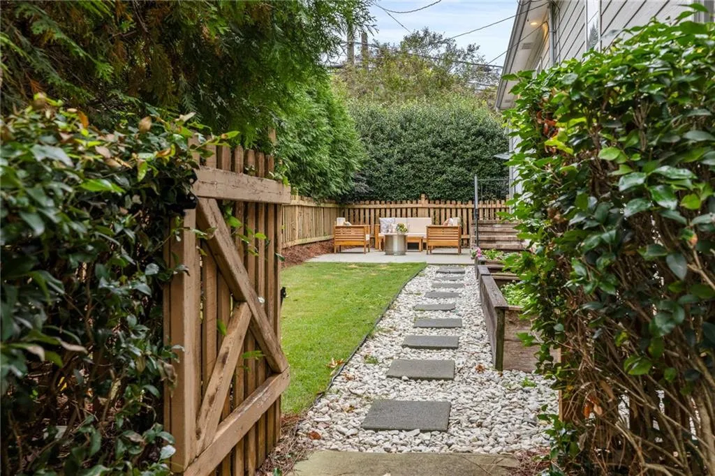 1721 Marietta Road Nw, Atlanta, Georgia 30318, 2 Bedrooms Bedrooms, ,2 BathroomsBathrooms,Residential,For Sale,1721 Marietta Road Nw,7672663