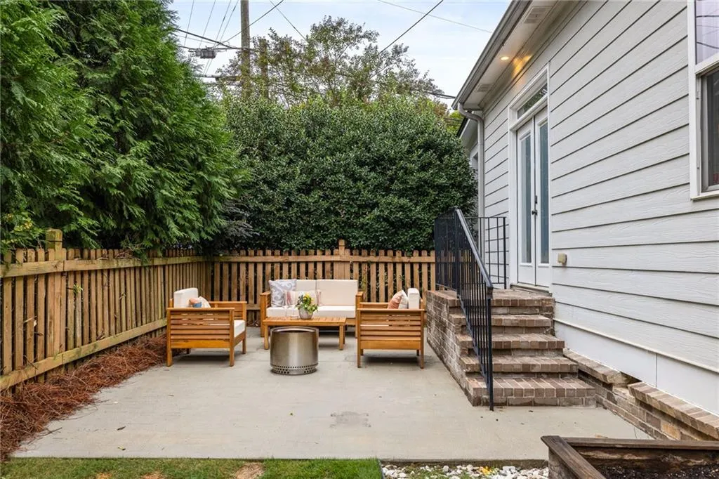 1721 Marietta Road Nw, Atlanta, Georgia 30318, 2 Bedrooms Bedrooms, ,2 BathroomsBathrooms,Residential,For Sale,1721 Marietta Road Nw,7672663