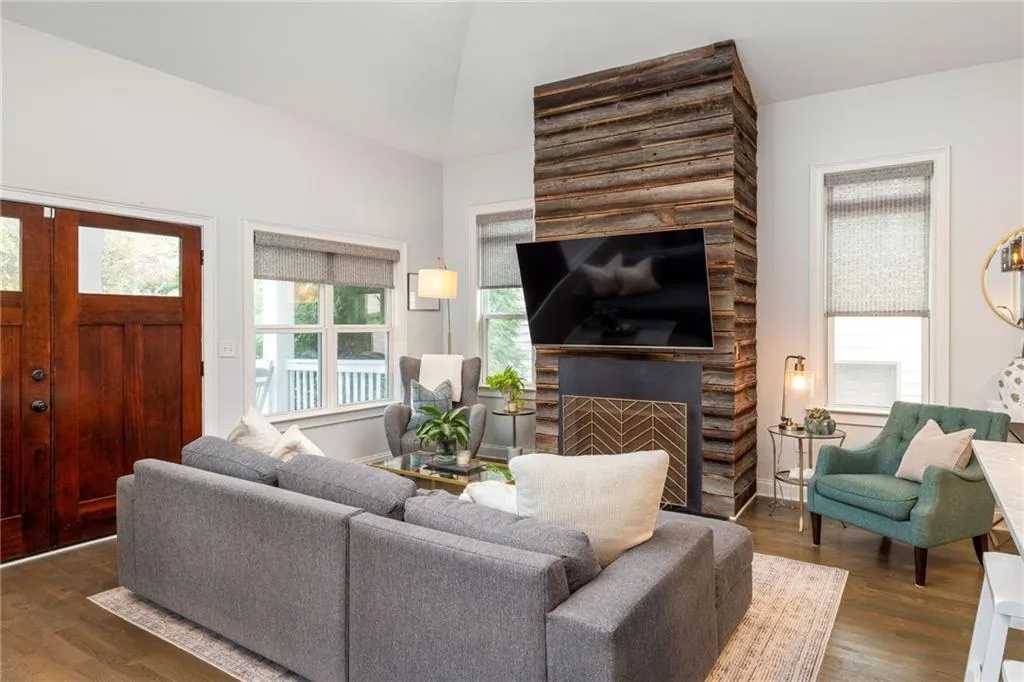 1721 Marietta Road Nw, Atlanta, Georgia 30318, 2 Bedrooms Bedrooms, ,2 BathroomsBathrooms,Residential,For Sale,1721 Marietta Road Nw,7672663