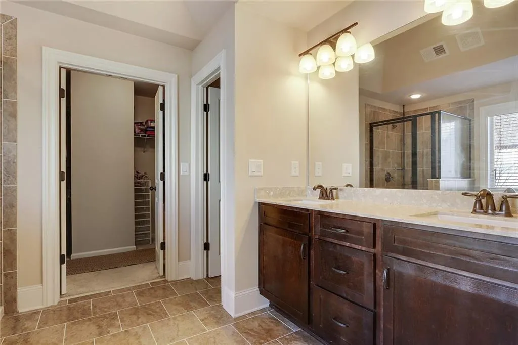 7700 Highland Bluff, Sandy Springs, Georgia 30328, 4 Bedrooms Bedrooms, ,2 BathroomsBathrooms,Residential,Sold,7700 Highland Bluff,6118359