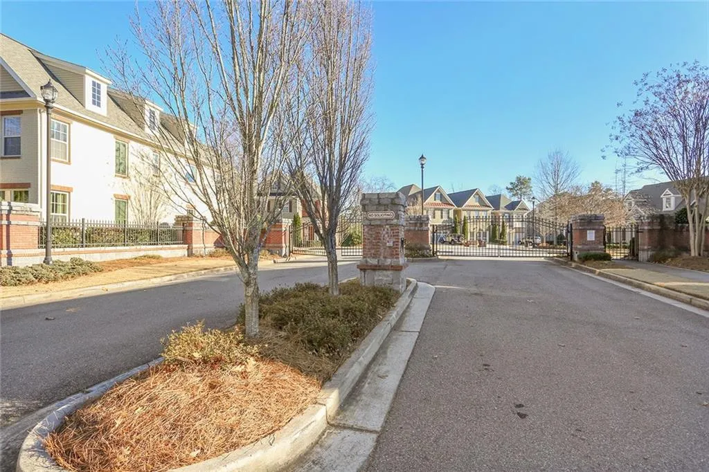 7700 Highland Bluff, Sandy Springs, Georgia 30328, 4 Bedrooms Bedrooms, ,2 BathroomsBathrooms,Residential,Sold,7700 Highland Bluff,6118359