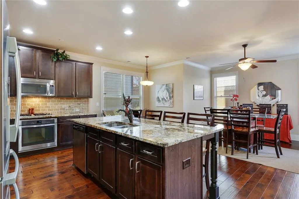7700 Highland Bluff, Sandy Springs, Georgia 30328, 4 Bedrooms Bedrooms, ,2 BathroomsBathrooms,Residential,Sold,7700 Highland Bluff,6118359