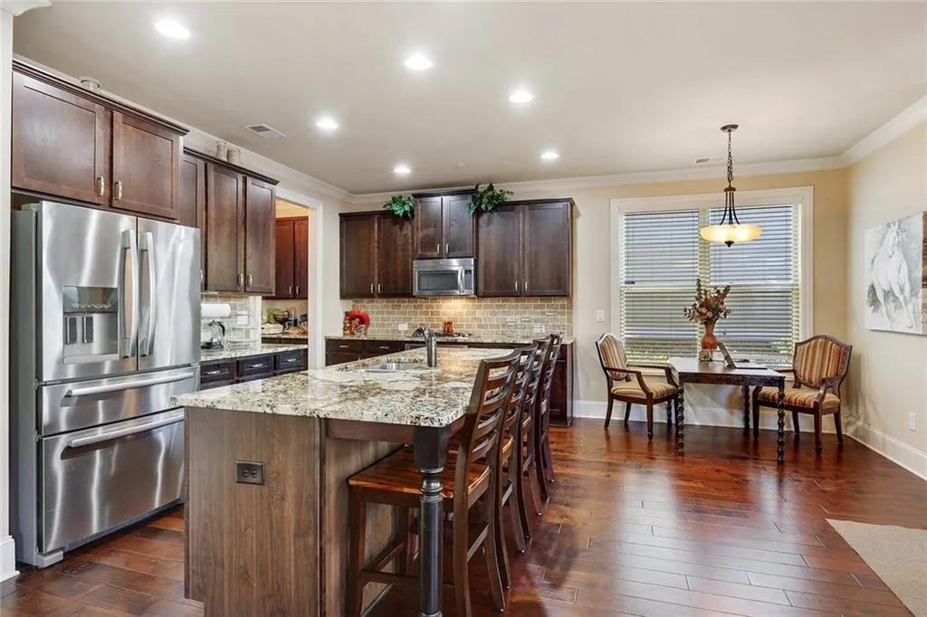 7700 Highland Bluff, Sandy Springs, Georgia 30328, 4 Bedrooms Bedrooms, ,2 BathroomsBathrooms,Residential,Sold,7700 Highland Bluff,6118359