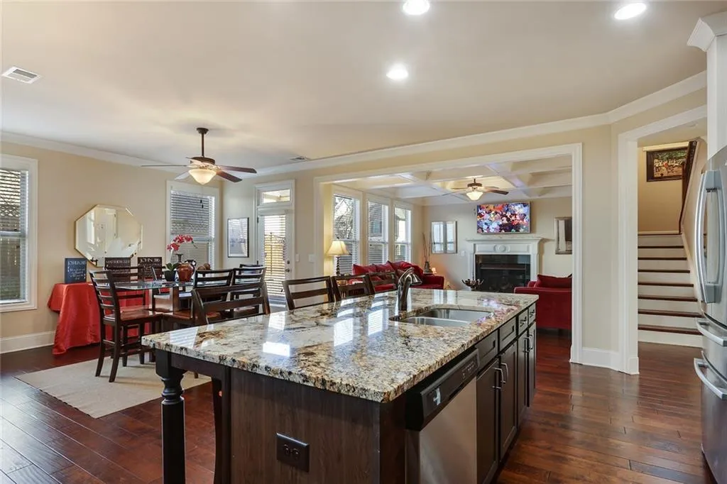 7700 Highland Bluff, Sandy Springs, Georgia 30328, 4 Bedrooms Bedrooms, ,2 BathroomsBathrooms,Residential,Sold,7700 Highland Bluff,6118359