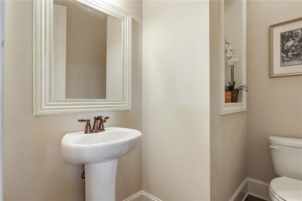 7700 Highland Bluff, Sandy Springs, Georgia 30328, 4 Bedrooms Bedrooms, ,2 BathroomsBathrooms,Residential,Sold,7700 Highland Bluff,6118359