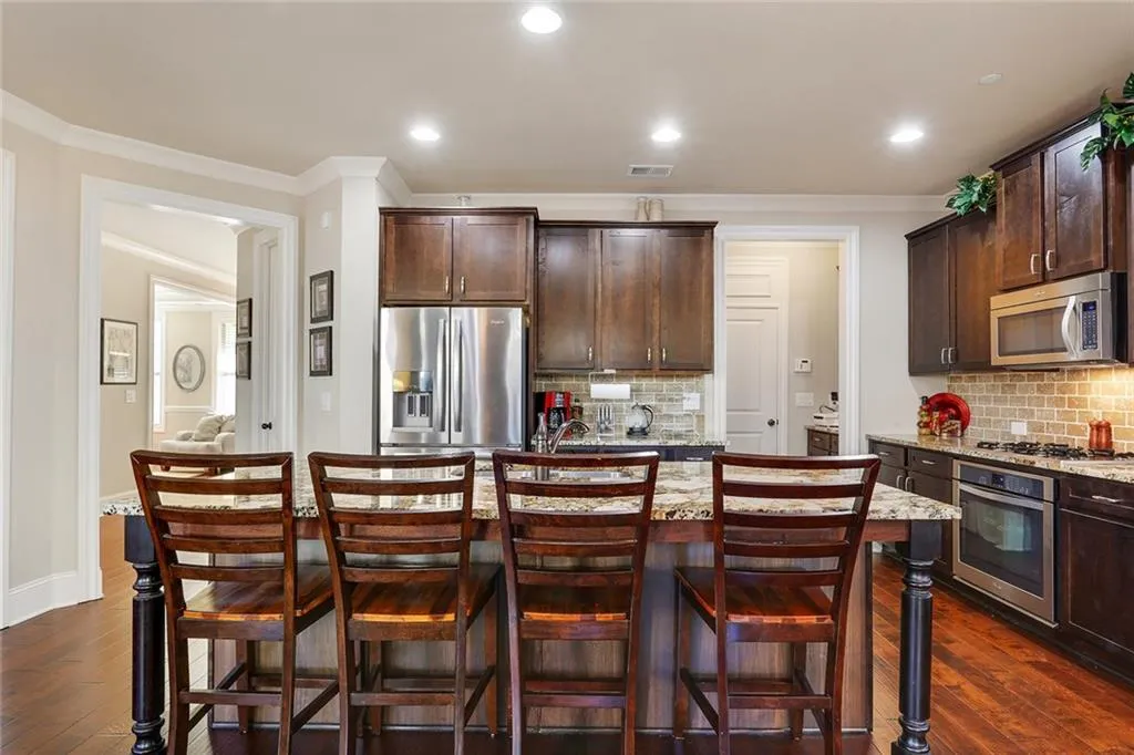 7700 Highland Bluff, Sandy Springs, Georgia 30328, 4 Bedrooms Bedrooms, ,2 BathroomsBathrooms,Residential,Sold,7700 Highland Bluff,6118359